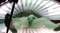 Masturbation dans un solarium