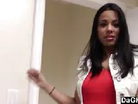 Une femme cubaine passe une audition