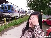 Nikola auf dem Bahnsteig gefickt