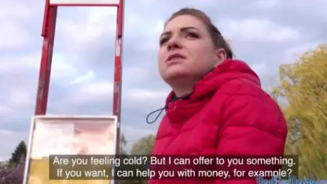 Ragazza ceca ottiene soldi per il sesso