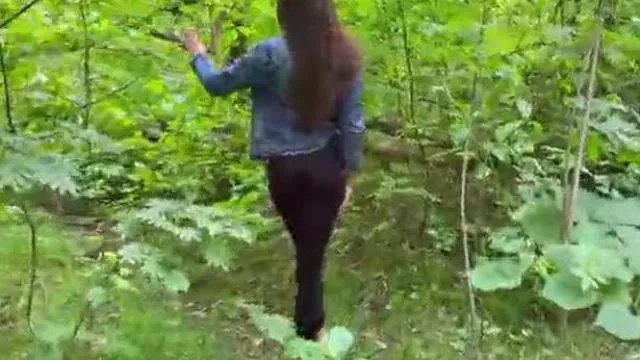 Прогулка в лесу закончилась сексом