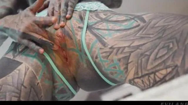 Un pulcino tatuato per gli schizzinosi